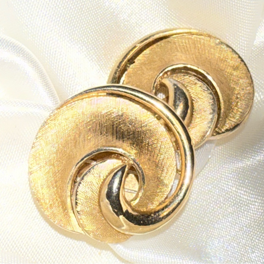 Vintage Crown Trifari Gold Brush Infinite Swirl Clip-on Earrings